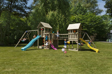 Spielturm aus Lärchenholz natur Stelzenhaus Kletterturm Schaukel Sandkasten