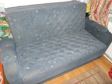 Couch ausziebar zum doppelbett mit Bettkasten stoff aus italien wenig gebraucht 