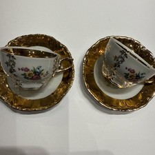 2 Mokka, Espresso, Tassen,Unterteller, Weiß,Gold, Blumen, sehr alt, Stempel 831