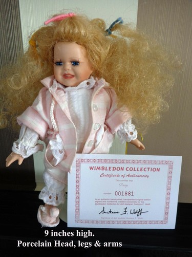 Hübsche puppe zoll aus - hübsche,