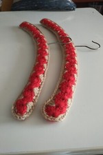 Kleiderbügel Handarbeit umhäkelt Rot Beige Muschelmuster 42 x 2cm Holz