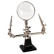 Dritte Hand mit Lupe