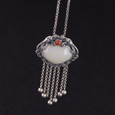 I05 Anhänger mit Kette Wolke weiße Jade Quasten mit Silberkugeln roter Achat