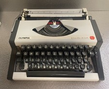 Olympia Traveller de Luxe Schreibmaschine – guter Zustand, mit Schutzhaube