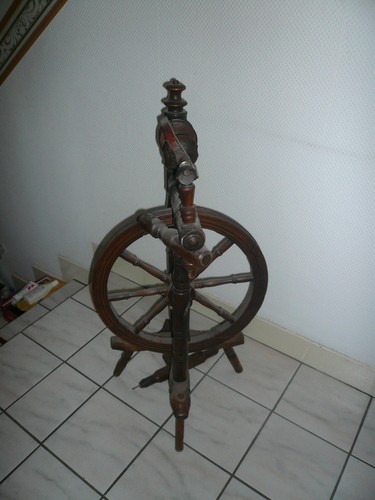 Altes spinnrad mit spindel - altes,