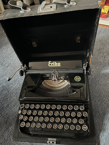 Reiseschreibmaschine erika - reiseschreibmaschine,