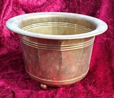 bauchiger Blumentopf Übertopf