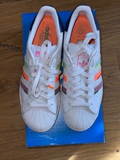 Adidas Superstar in weiß bunt in Gr. 41 1/3