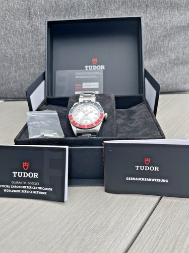 Tudor black bay gmt - bay,