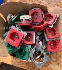 Berker Modul 2 Steckdose 474305 rot grün 21772 gebraucht Schuko verstaubt 