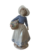 Nadal  Porzellanfigur Pretty Pickings Frau mit Blumen