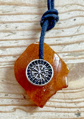 Bernstein vegvisir anhänger - bernstein,