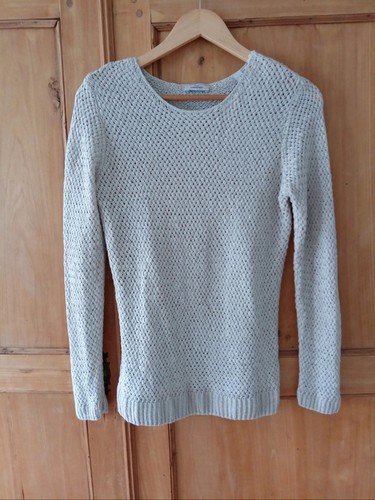 Leichter pulli mit lochmuster - pulli,