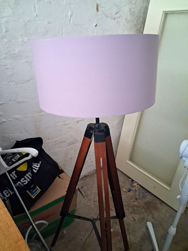 Stehlampe dreibein holzgestell - stehlampe, dreibein-holzgestell