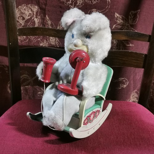 Modern toys hase mit telefon - modern,