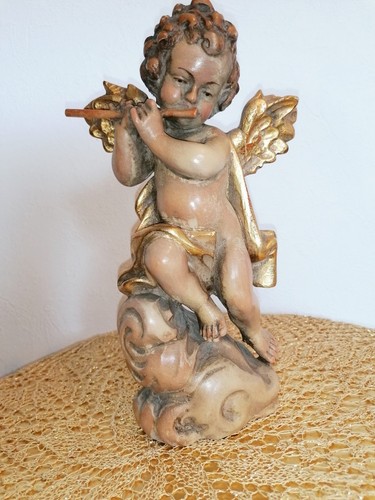 Geflügelter engel mit flöte - engel,