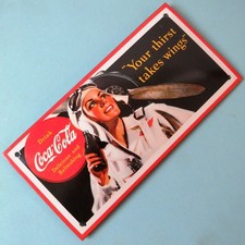 COCA COLA = Tür Emailschild MAKELLOS Limonade Green Bottle Wings Pilotin AIRPORT