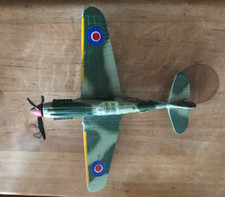 P-40 B Tiger Shark Modellflugzeug Maisto 1:72 Tarnfarbe