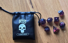 HARPYIE "Voodoo" D&D Würfelset mit Totenkopf und Harpyie Logo im PU Leder Sack V