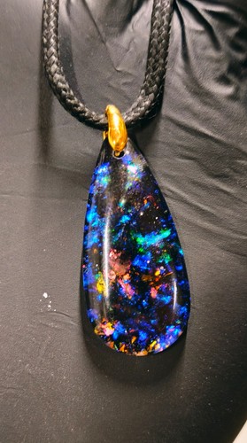 Künstlicher-blauer-Opal