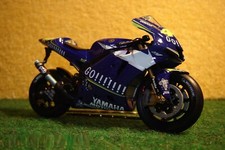 1:22 Yamaha YZR-M1 V.Rossi 46