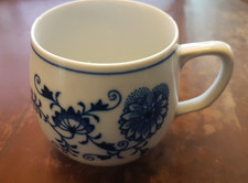 Zwiebelmuster Becher Banák