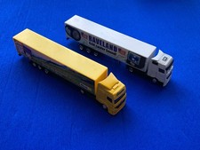 2 Modellautos Mercedes LKWs
