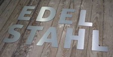 Buchstaben in Edelstahloptik