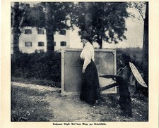 Dachauer Idyll: Malerin & Helferlein auf dem Weg zur Arbeitsstätte 1908