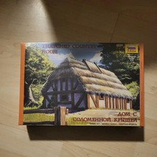 Zvezda 1:72 8532 Thatched