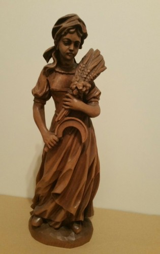 Schöne hölzerne figur - hölzerne,