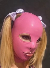 Latex Maske rubber fetish Event sexy Puppe Dolly rosé mit Zopfausschnitt
