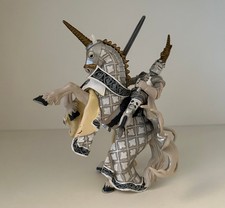 Papo 39916 - Pferd des Waffenmeisters Einhorn, Spielfigur + 39915 Ritter