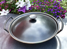 Le Creuset Wok 36 cm mit Deckel schwarz Gusseisen Induktion Schmorpfanne - TOP