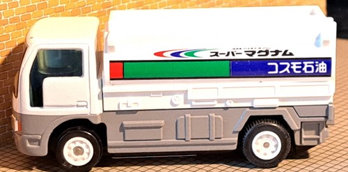 Japanischer tankwagen mit - japanischer,
