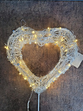 1 Stück Deko-Herz aus Metall mit Led Lichte Silber 20x20cm Blumenstecker Stecker