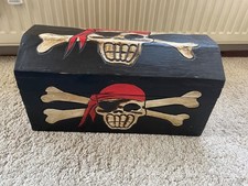 piratenkiste(Schatztruhe) schwarz mit totenkopf guter Zustand 