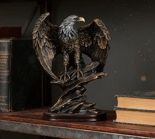 Adler mit ausgebreiteten