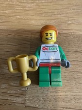 LEGO@  Minifigur Rennfahrer Octan mit Pokal