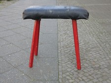 Hocker Sitzbock Möbel KunstLeder Holz rot schwarz 60s True Vintage stool wood 