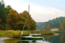 Sportliches einhand segelboot - sportliches,
