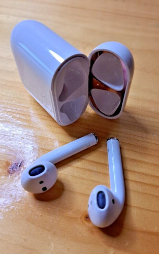 Apple airpods case - apple, 2.
