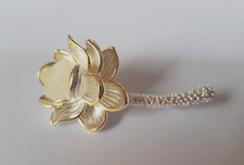 Brosche Anstecknadel 925 Silber mit Nephrite Jade in Form einer Blüte punktiert