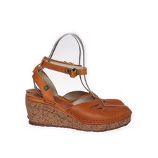 El Naturalista, Keilschuhe