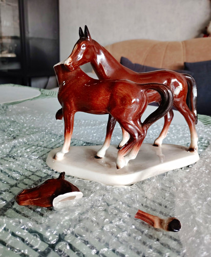 Defekte katzhütte pferdefigur - defekte,
