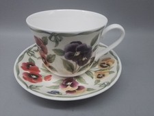 Roy Kirkham Porzellan Tasse mit Untertasse,Viola Blumendekor,England