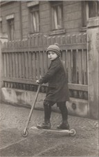 (RB)2024-211, Ak, Foto, Rudi mit Holz Roller 1925 in Chemnitz