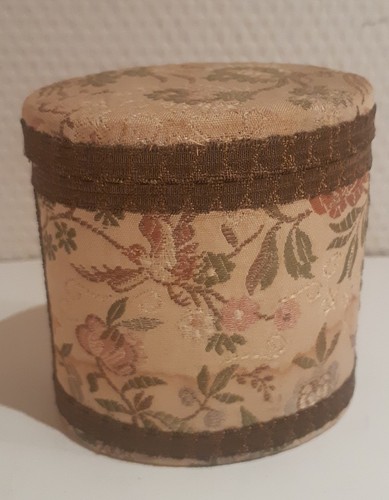 Alte stoff schachtel - stoff,