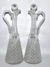 Ein Paar Kristall Karaffen mit Handhabe handgeschliffen Kerbschliff  H. 35,5 cm