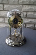 Große Drehpendeluhr /